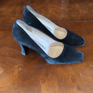 Martinez Valero Women's Black Suede Pumps